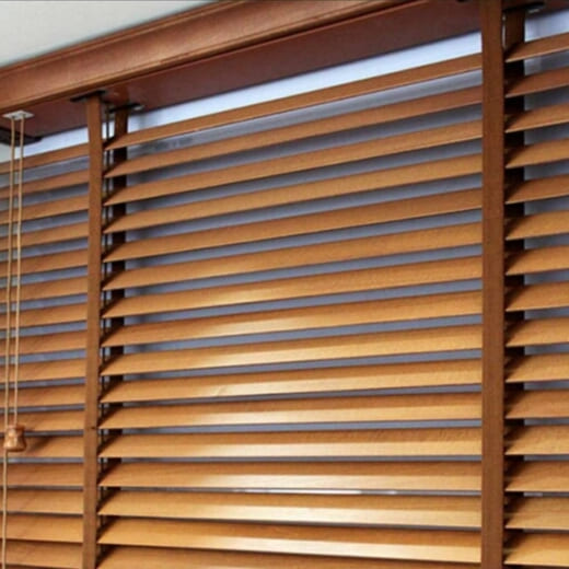 Деревянные жалюзи в кладовку